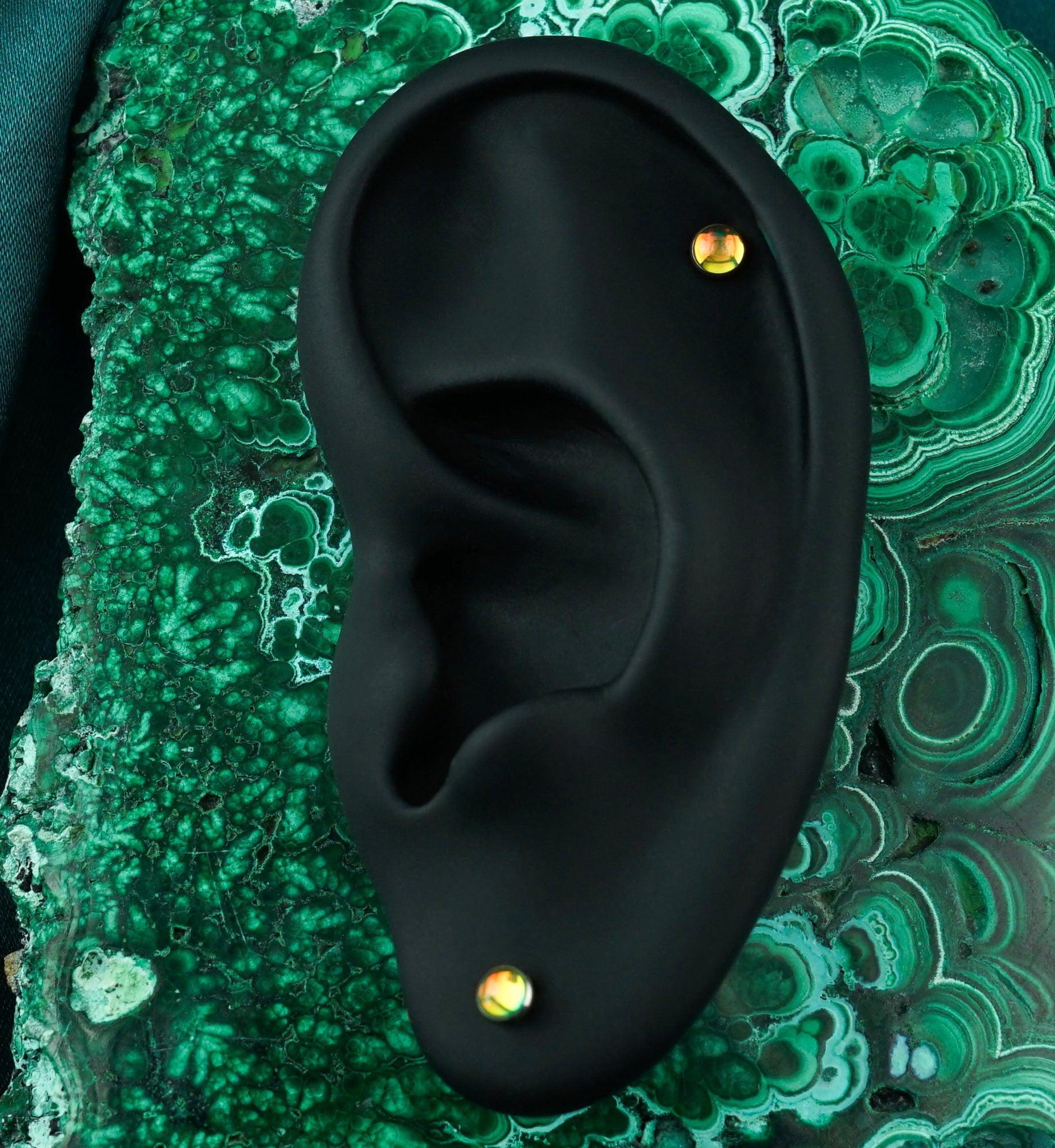 Green Aura Labret Post