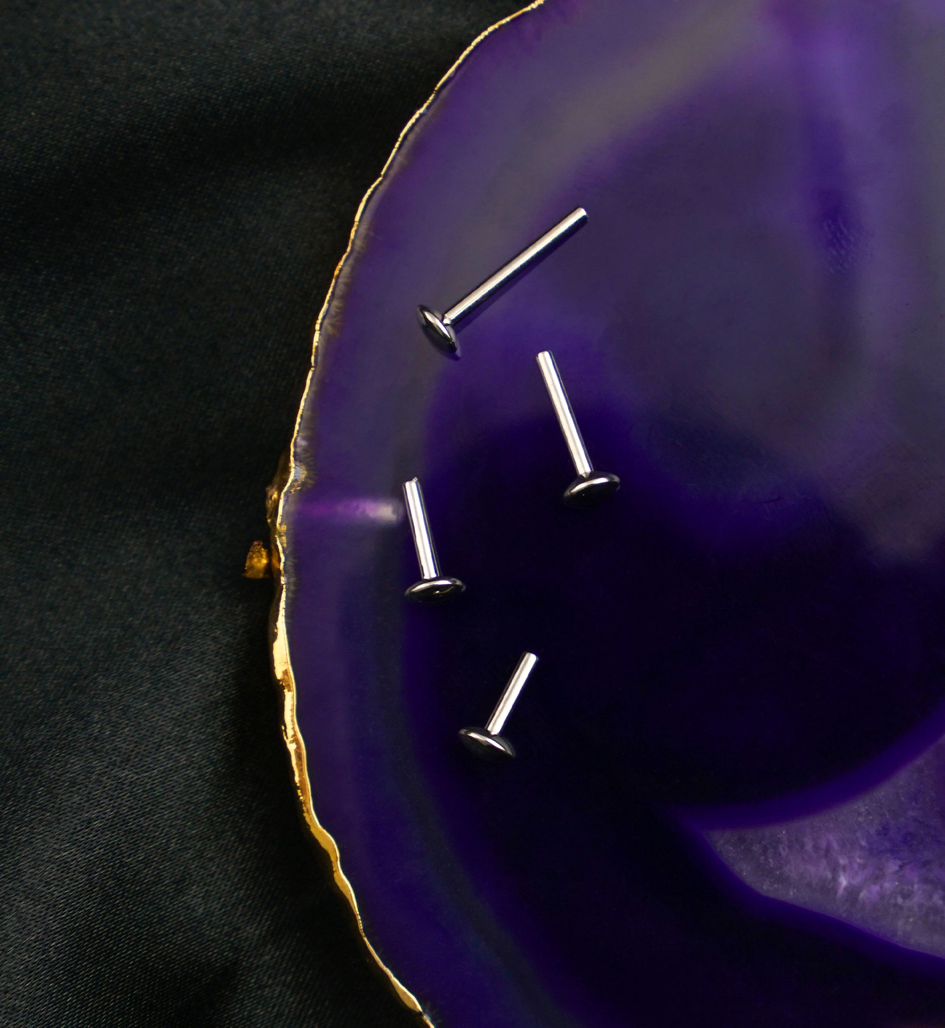 Internally Threaded Titanium Convex Back Labret (Post Only)