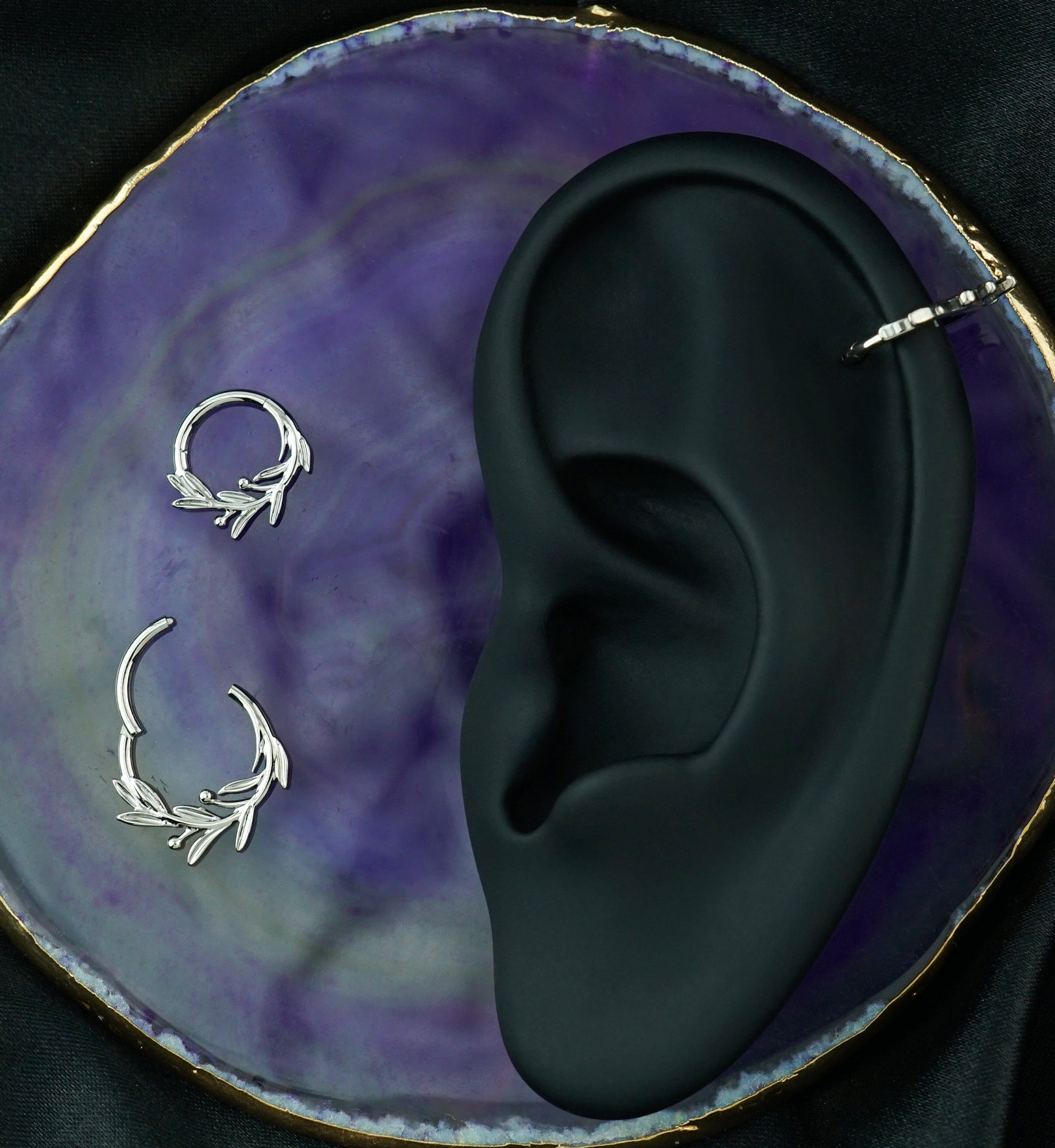 Laurel Olive Leaf Titanium Hinged Segment Ring