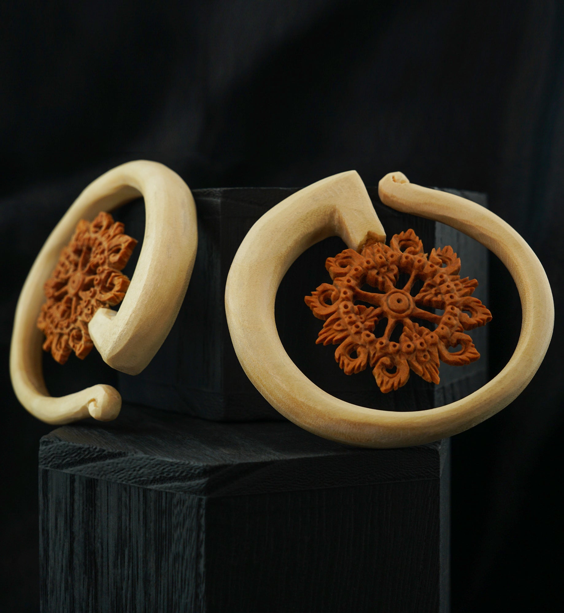 Lineal Flare Double Wood Hangers