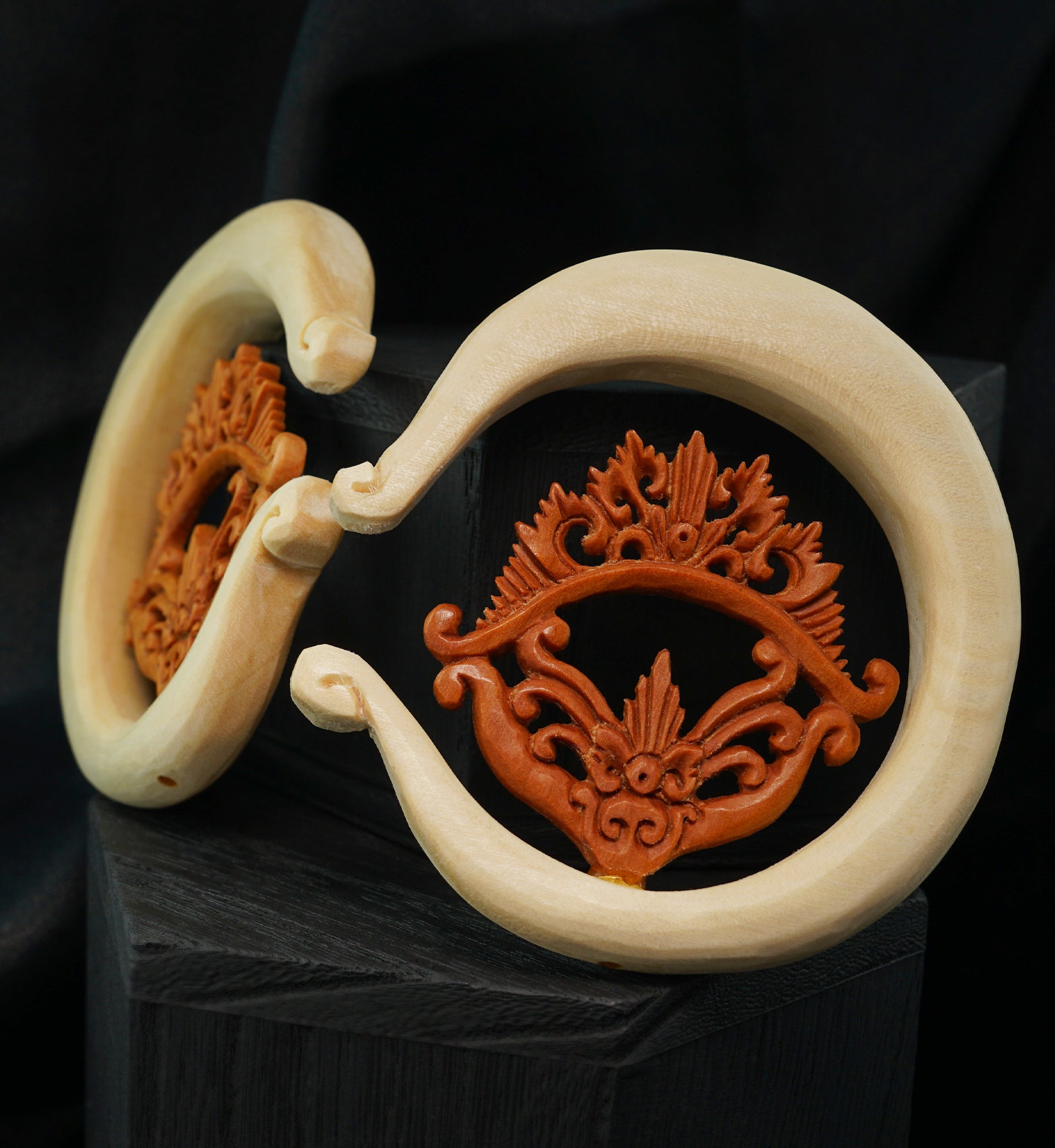 Ornamental View Double Wood Hangers