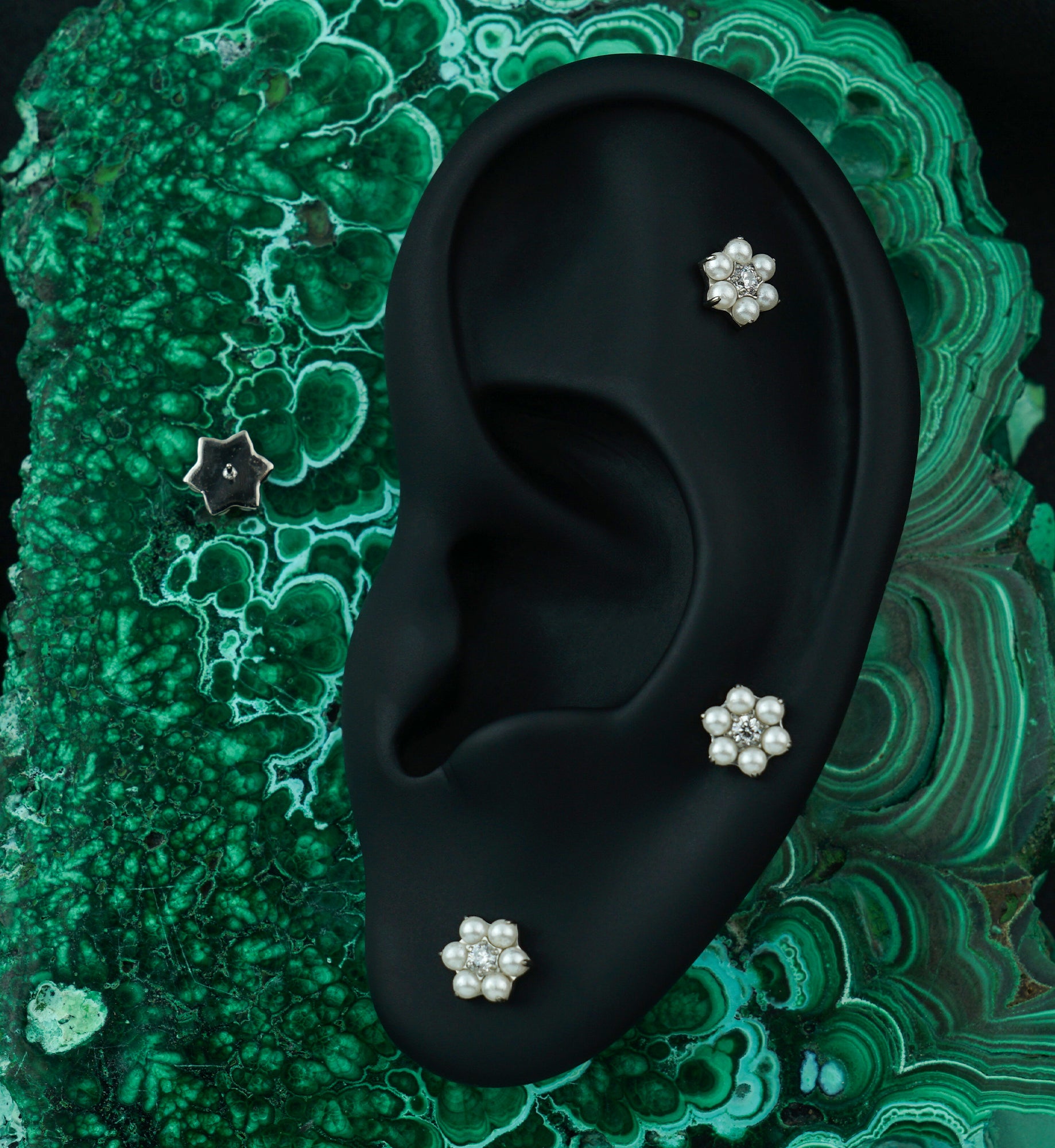 Pearl Flower Clear CZ Titanium Threadless Top