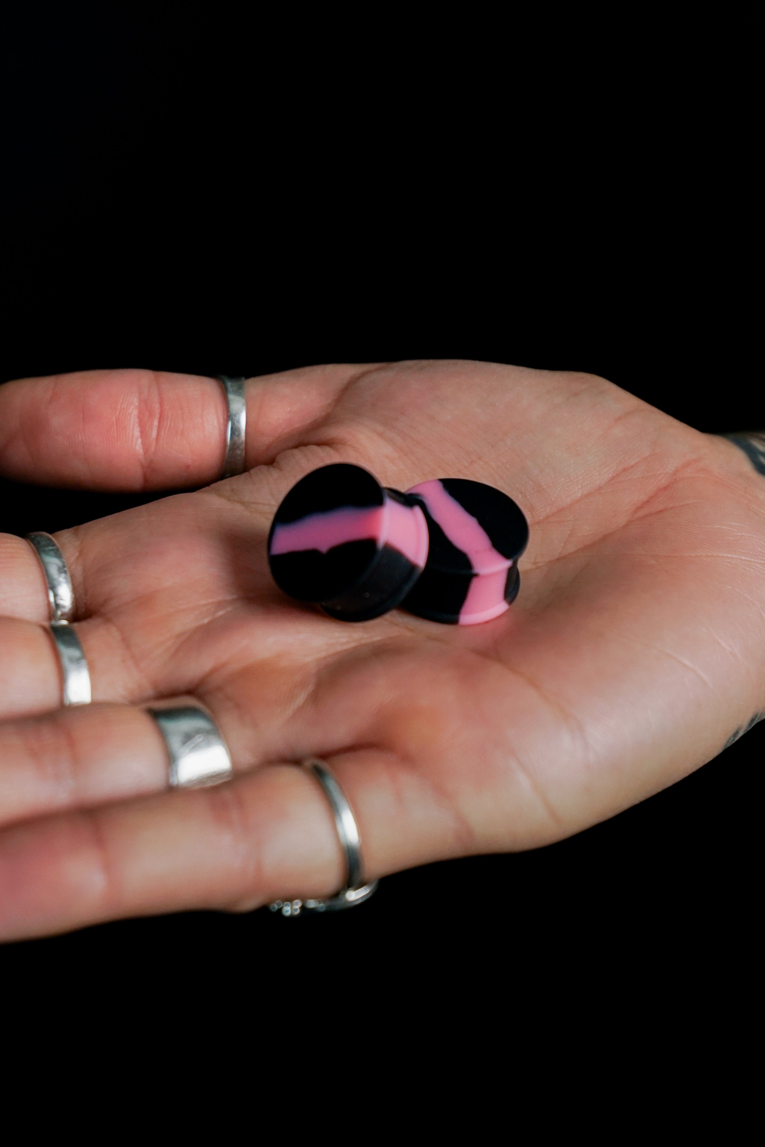 Pink And Black Double Flare Silicone Plugs