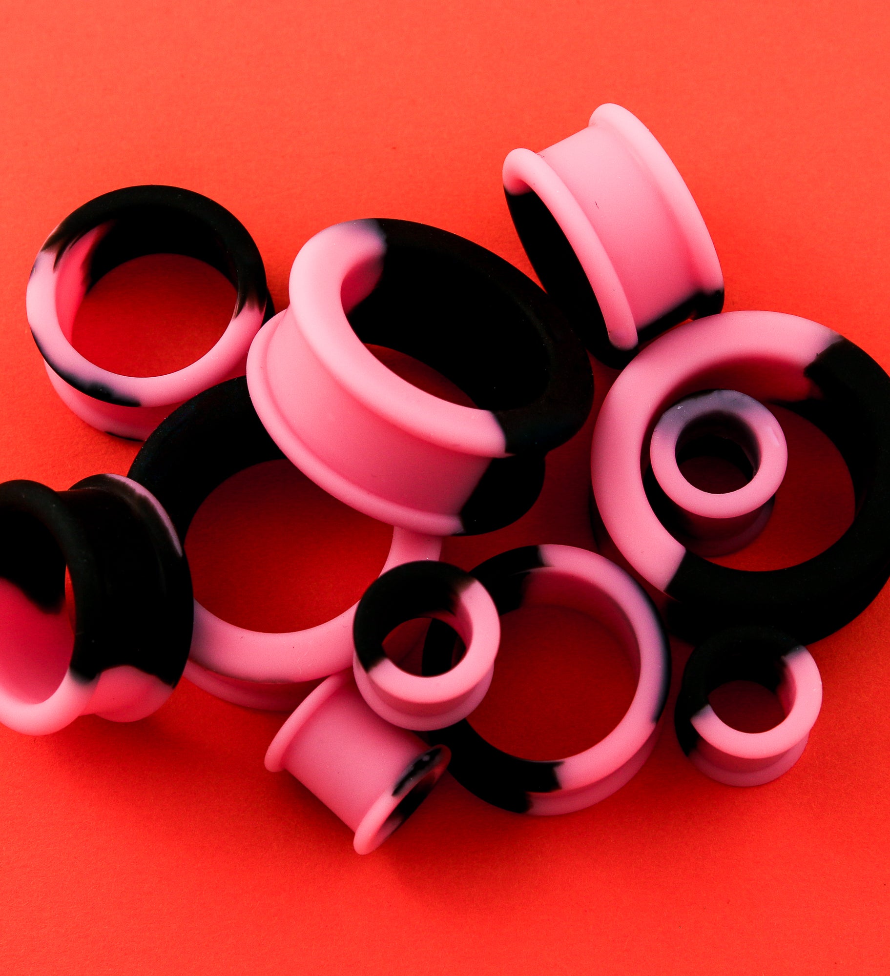 Pink And Black Double Flare Silicone Tunnel Plugs