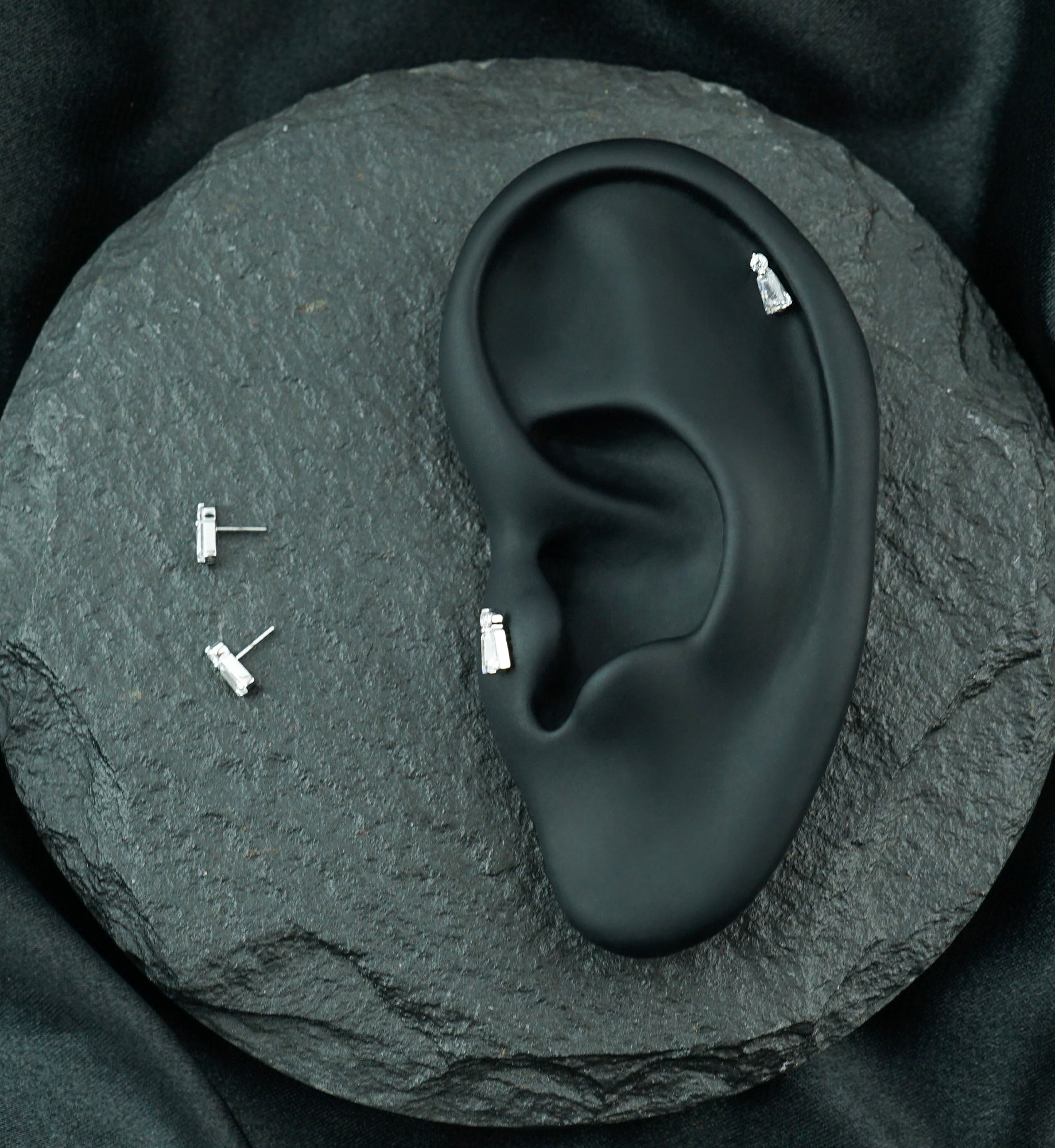 Platinum PVD Light Beam Clear CZ Titanium Threadless Top