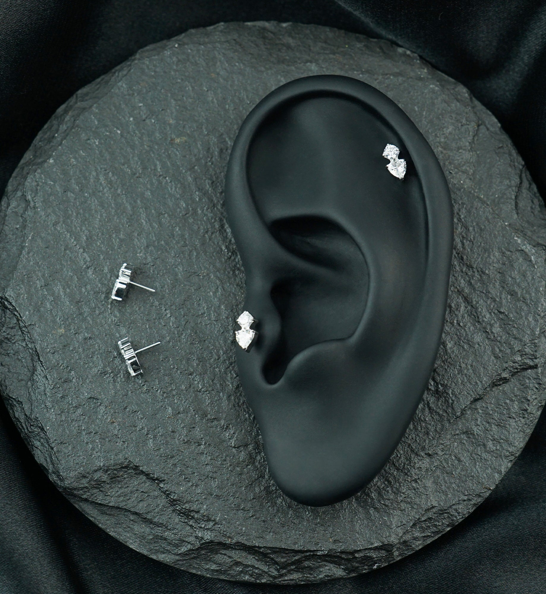 Platinum PVD Round and Heart Clear CZ Titanium Threadless Top