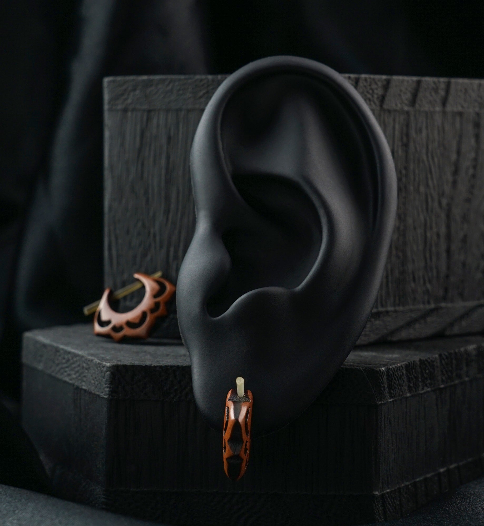 Pointed Scallop Hoop Sawo Wood Earrings