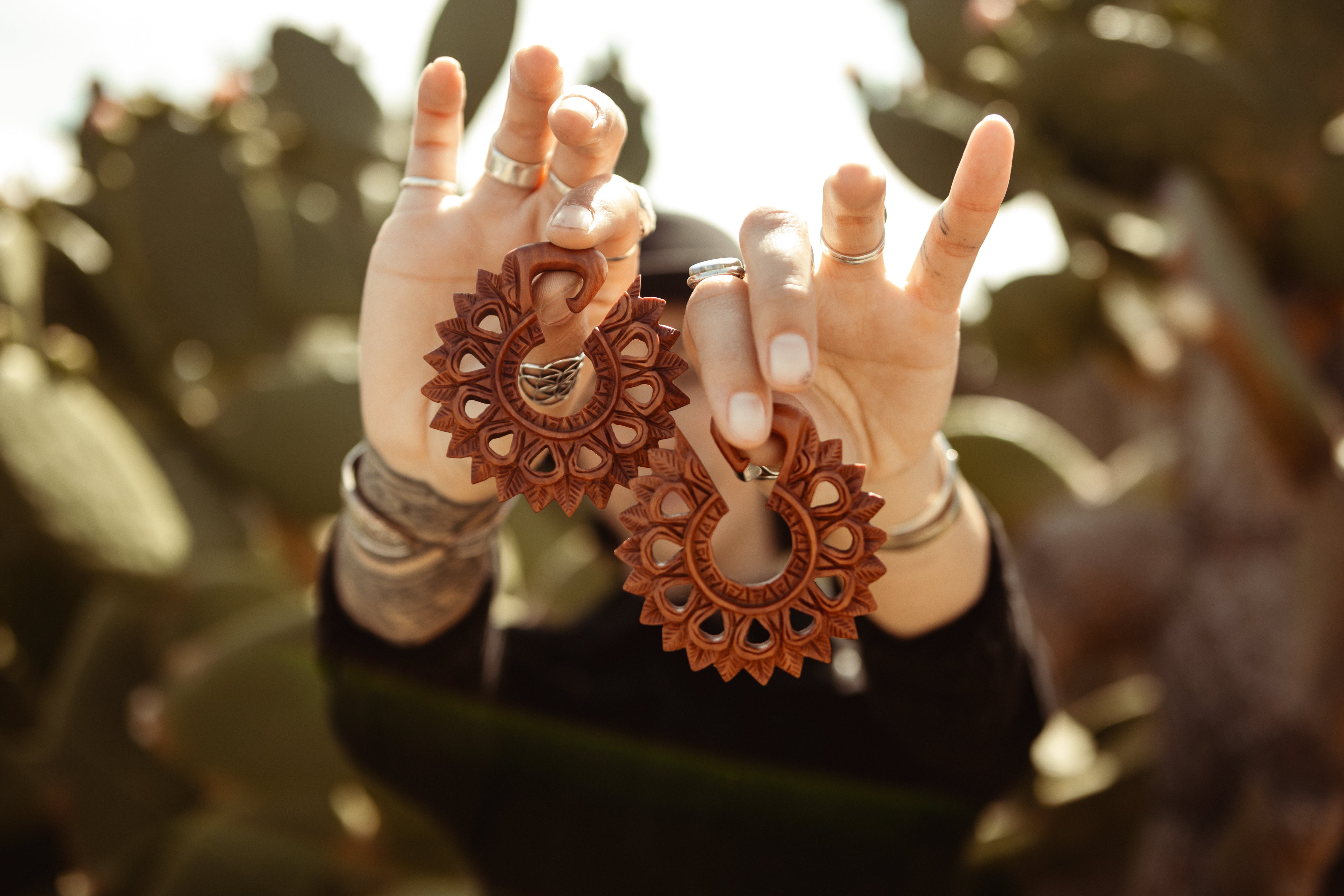 Pompon Saba Wooden Ear Weights