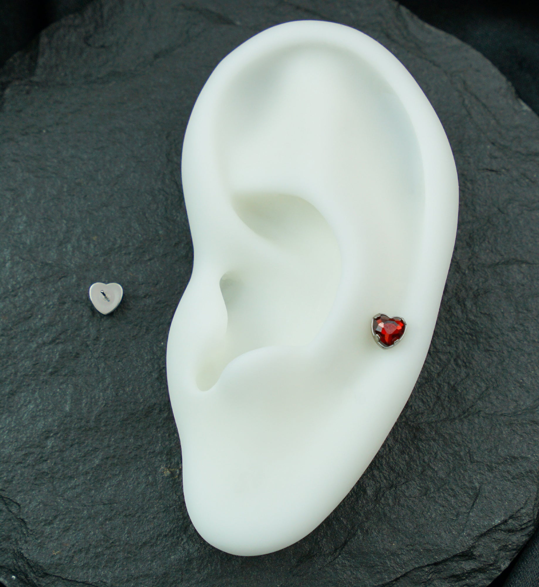 Prong Heart Garnet CZ Titanium Threadless Top