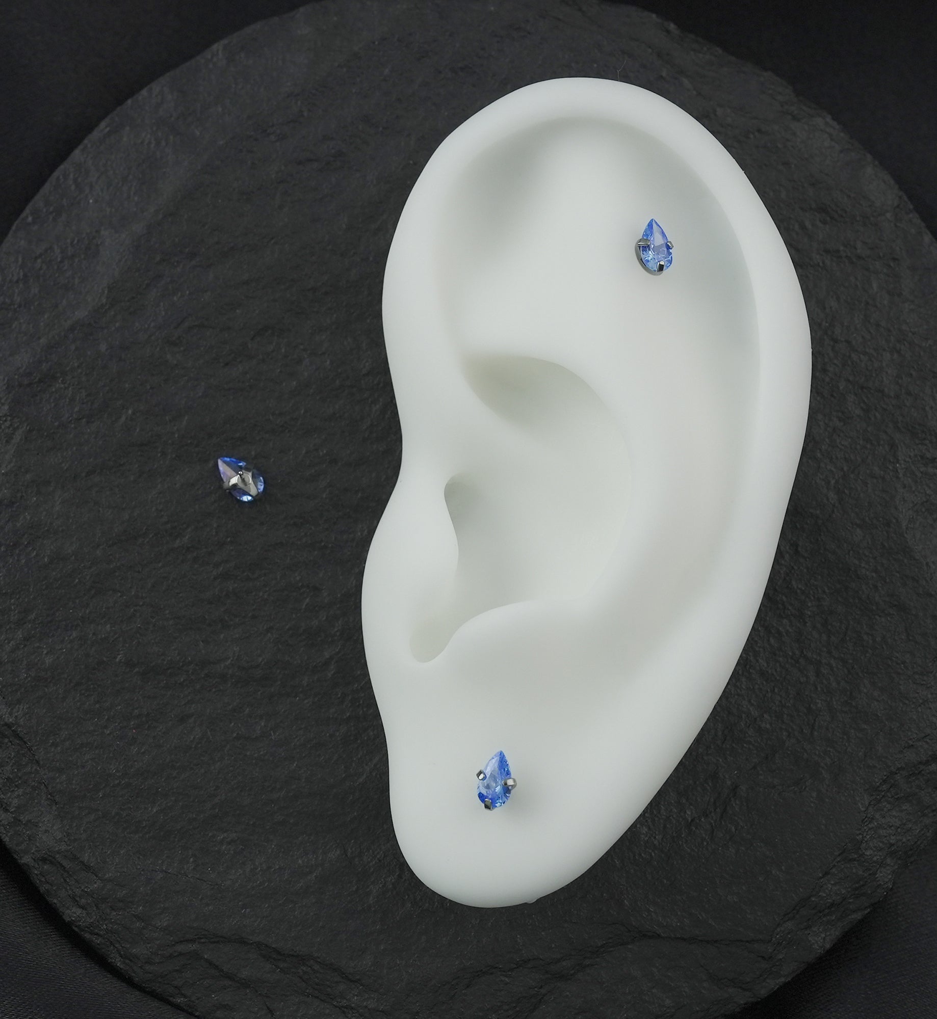 Prong Teardrop Aqua CZ Titanium Threadless Top