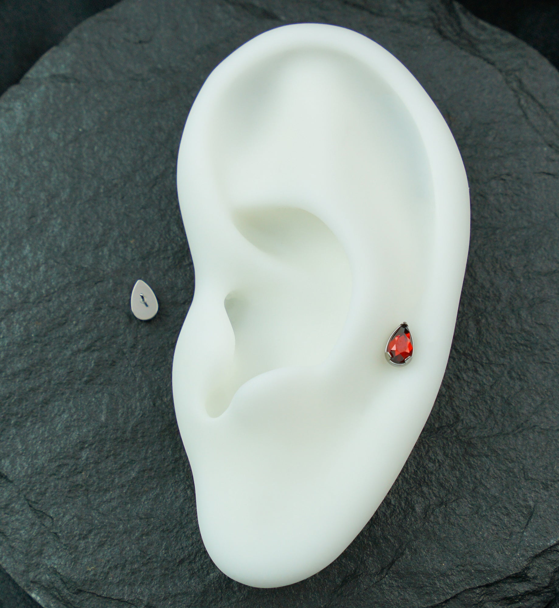 Prong Teardrop Garnet CZ Titanium Threadless Top