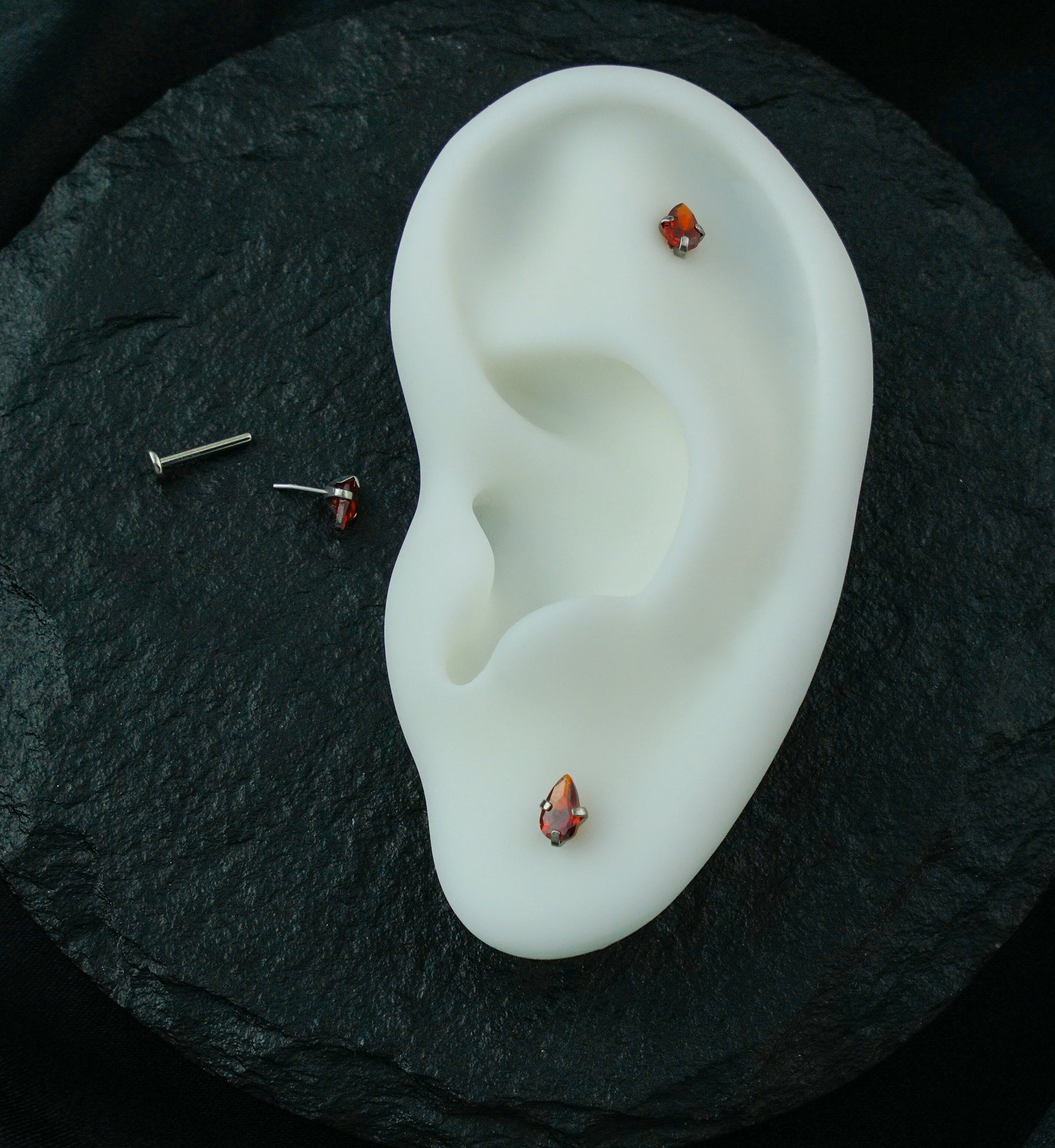 Prong Teardrop Red CZ Threadless Titanium Flat Disk Labret