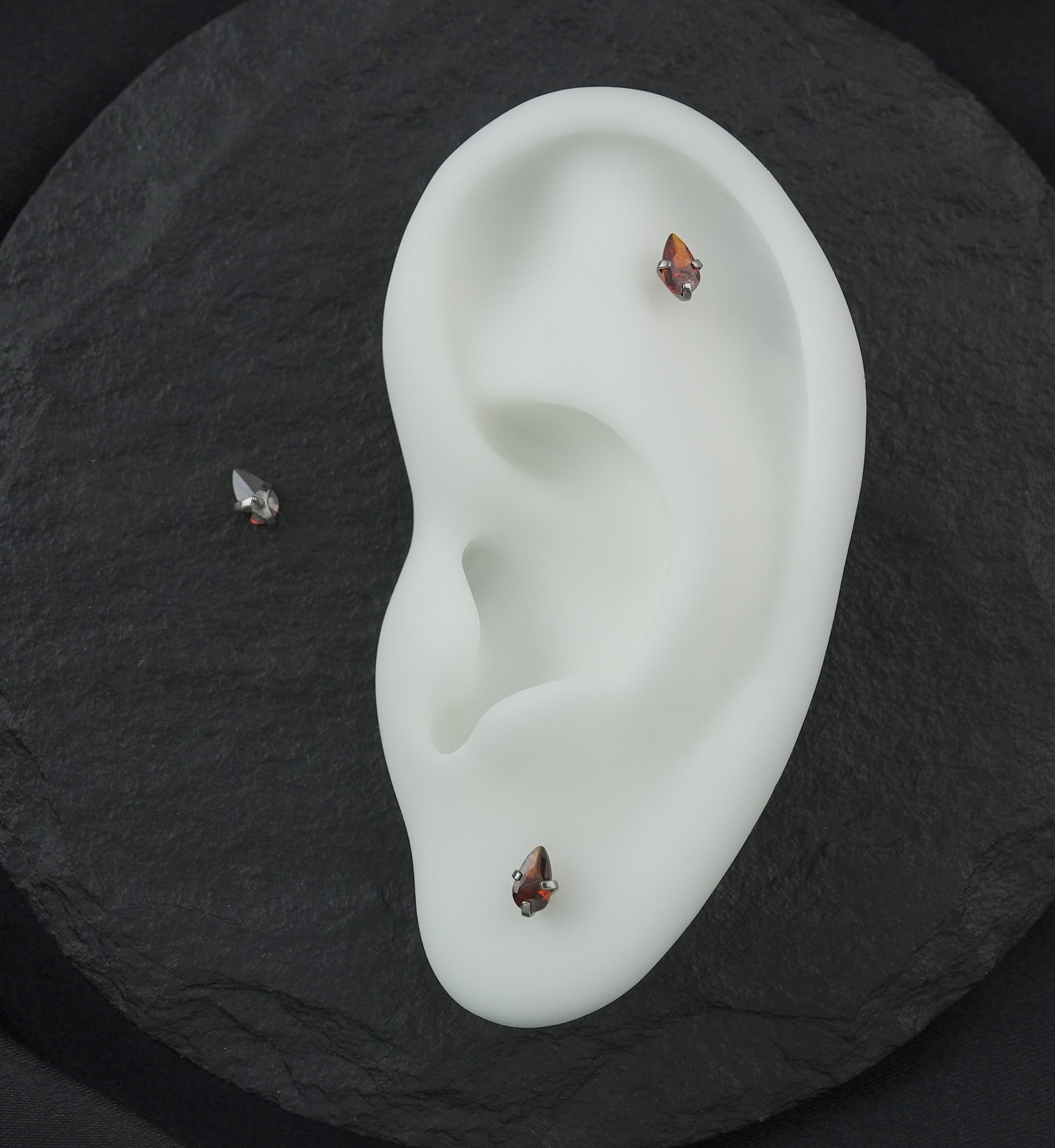 Prong Teardrop Red CZ Titanium Threadless Top