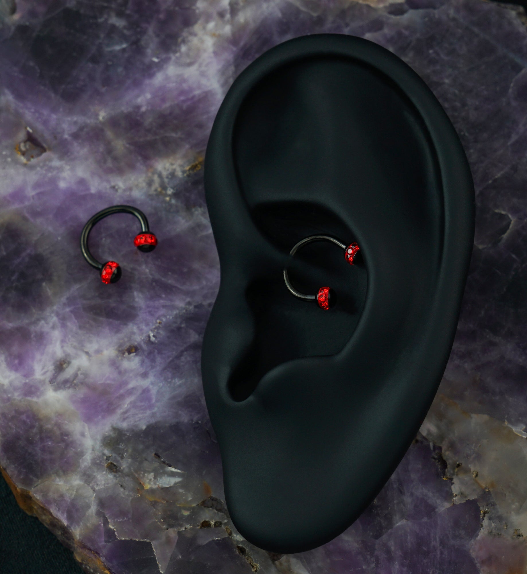 Red Gem Orb Black Circular Barbell