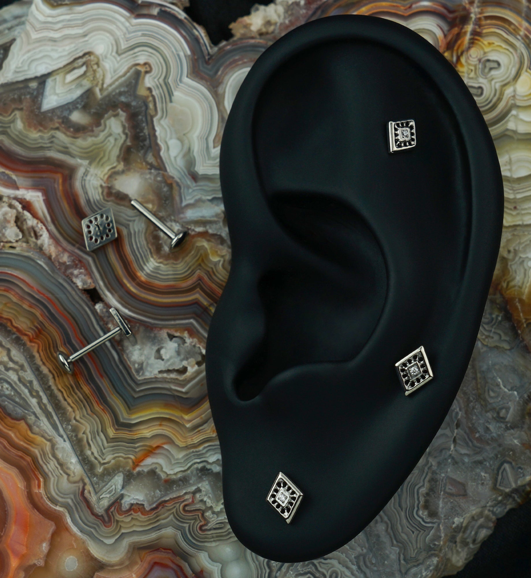 Rhombus Cut Out Clear CZ Threadless Titanium Labret