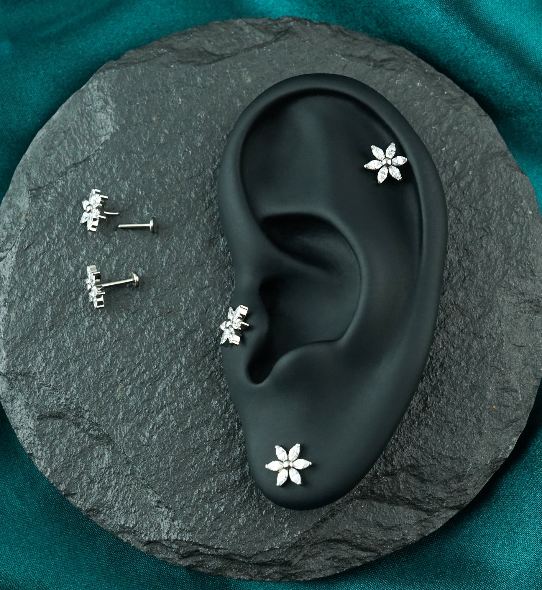 Senary Flower Clear CZ Threadless Titanium Labret