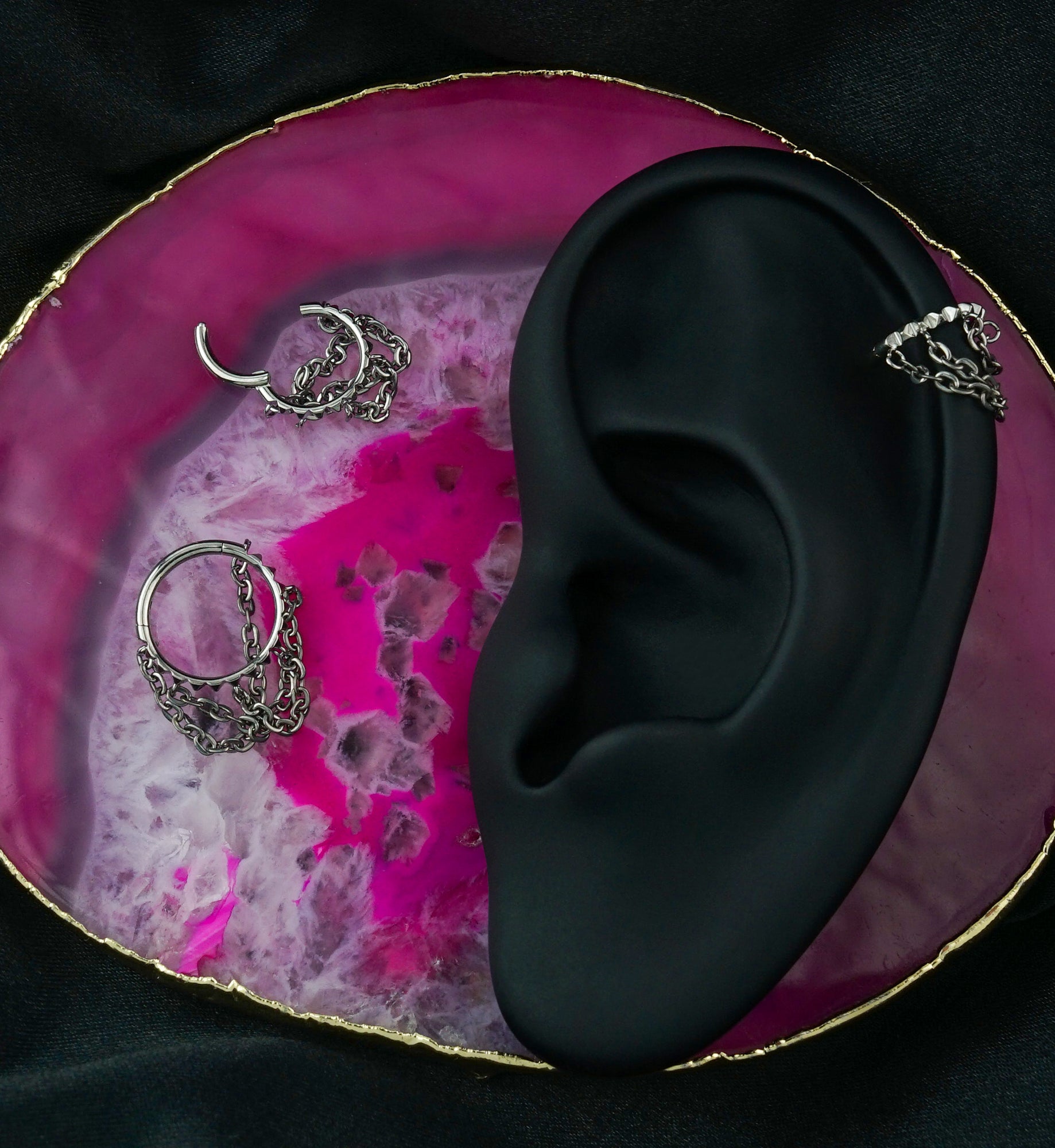 Side-Facing Polyhedra Row Triple Dangle Chain Hinged Segment Ring