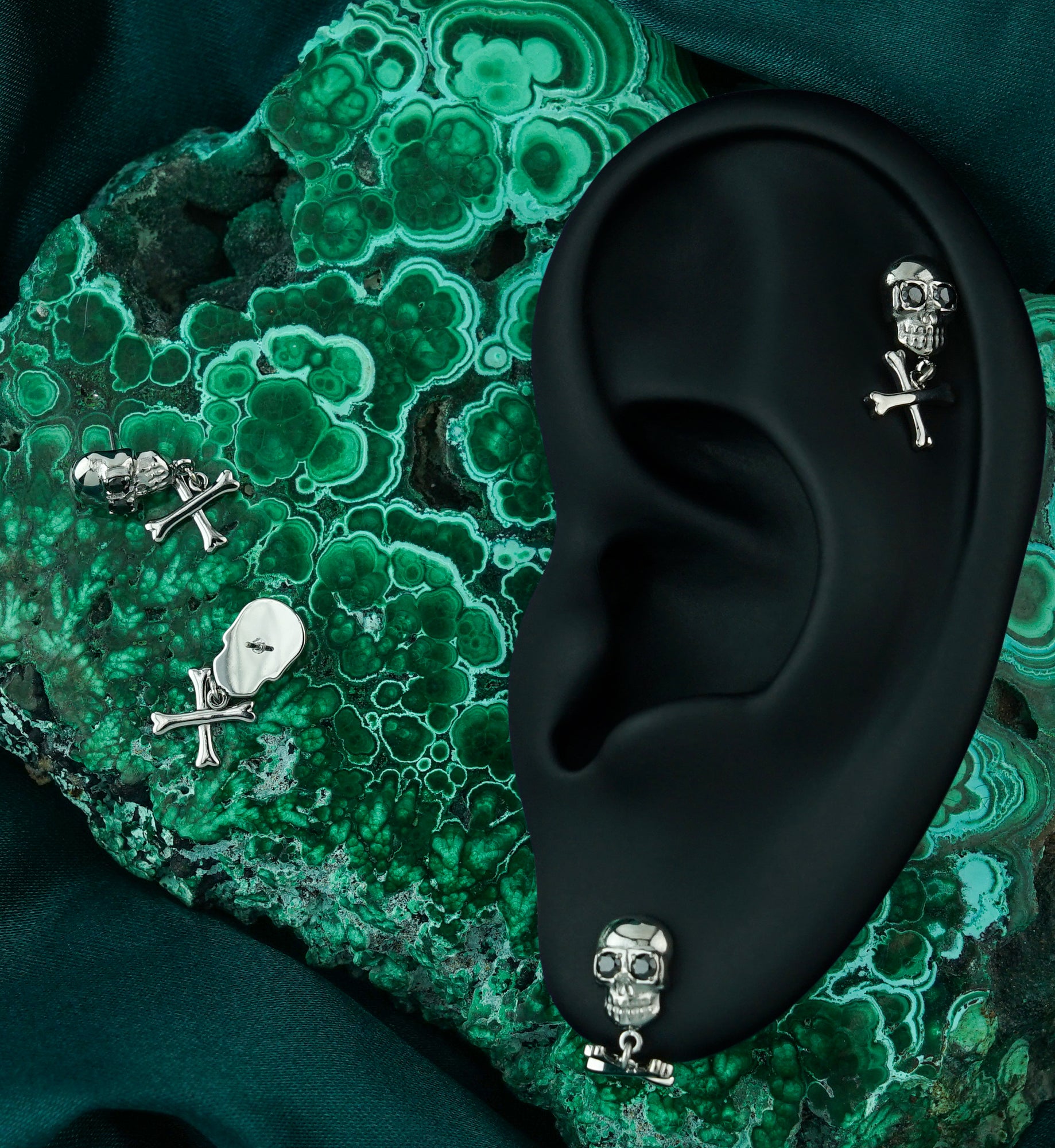 Skull And Crossbone Dangle Titanium Threadless Top