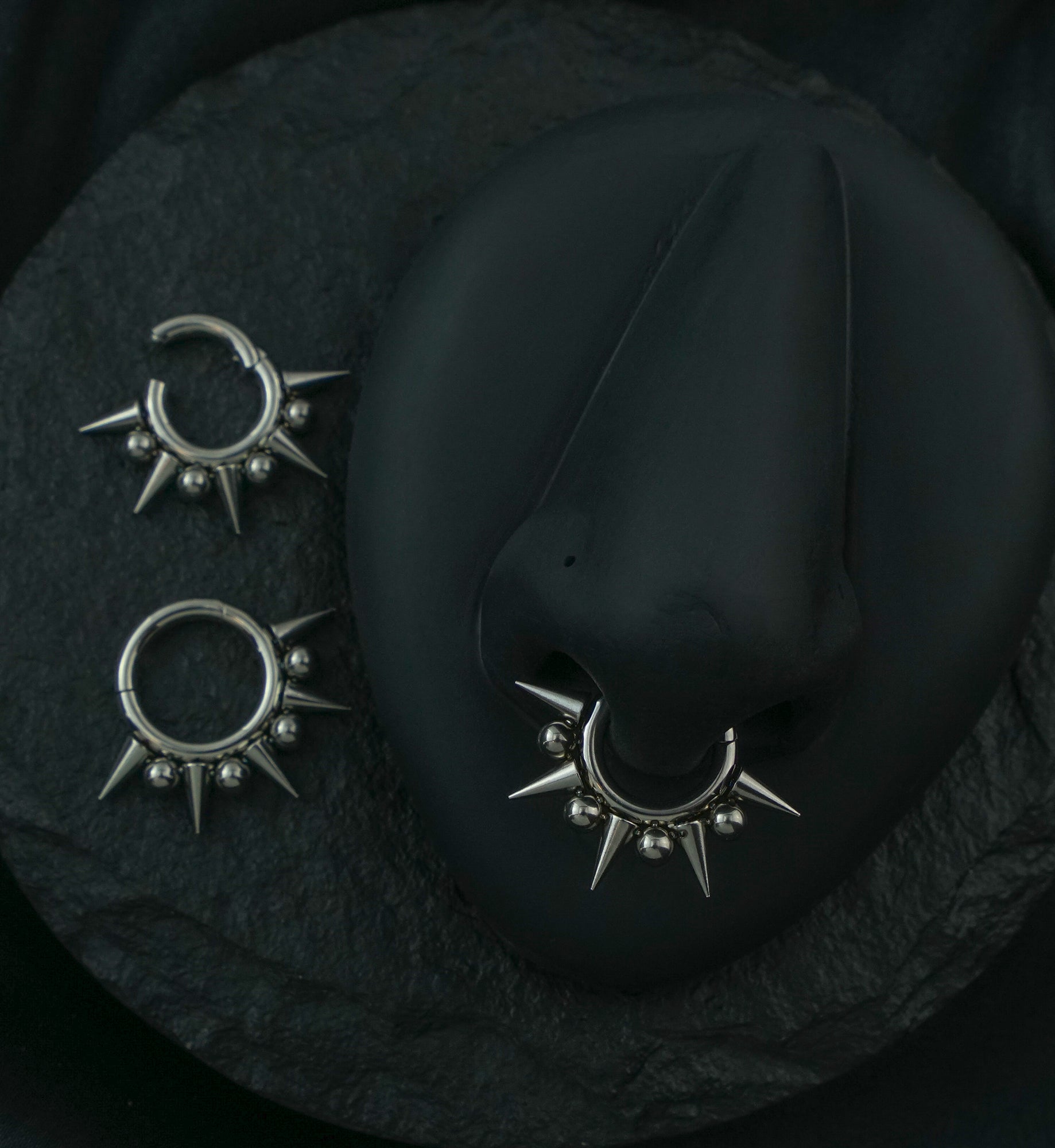 BIGHAND レア　メディスン　フリンジ Spike And Ball Stainless Steel Hinged Segment Ring