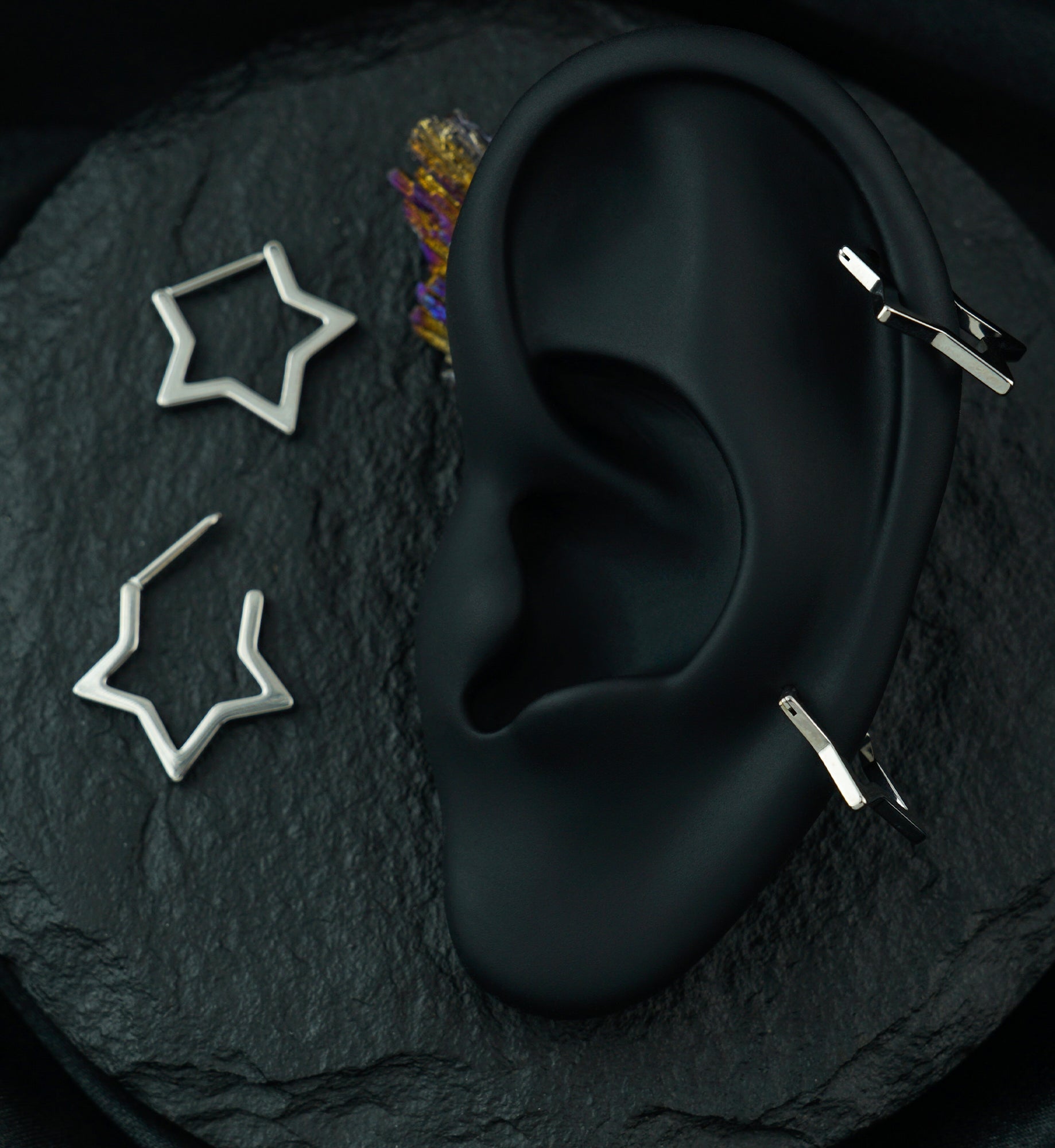 Star Outline Straight Bar Titanium Hinged Segment Ring