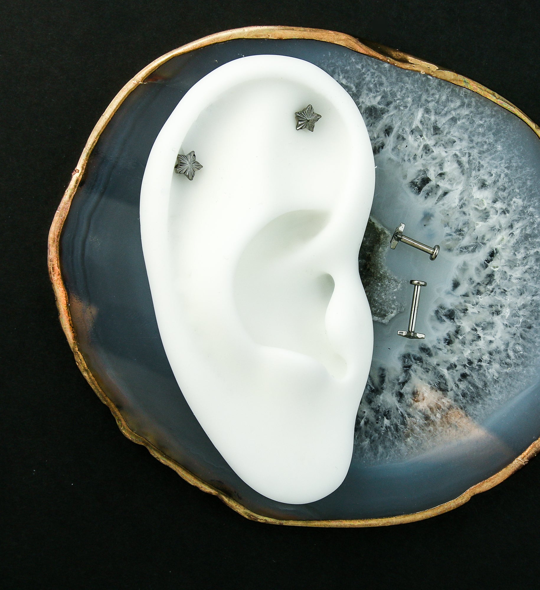 Star Score Internally Threaded Titanium Labret