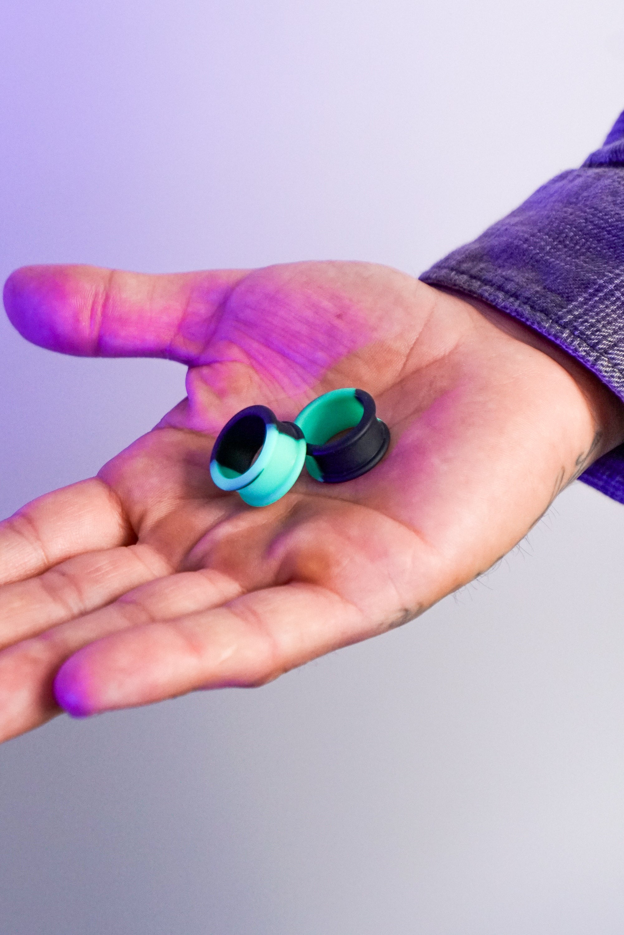 Teal And Black Double Flare Silicone Tunnel Plugs