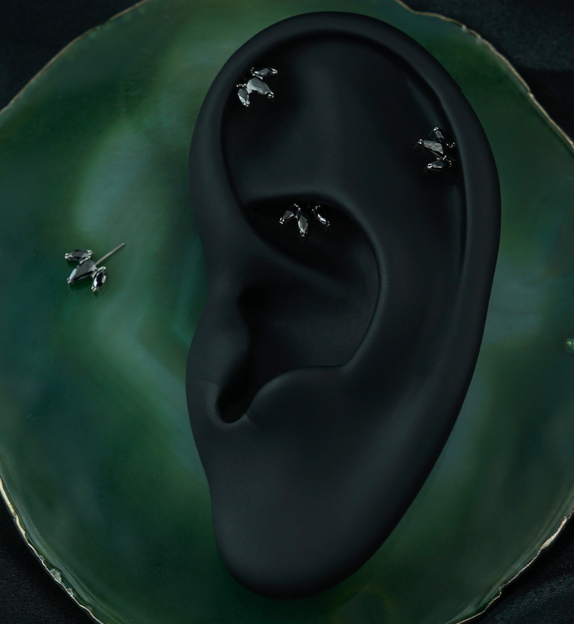 Tri-Sepal Black CZ Vertical Titanium Threadless Top