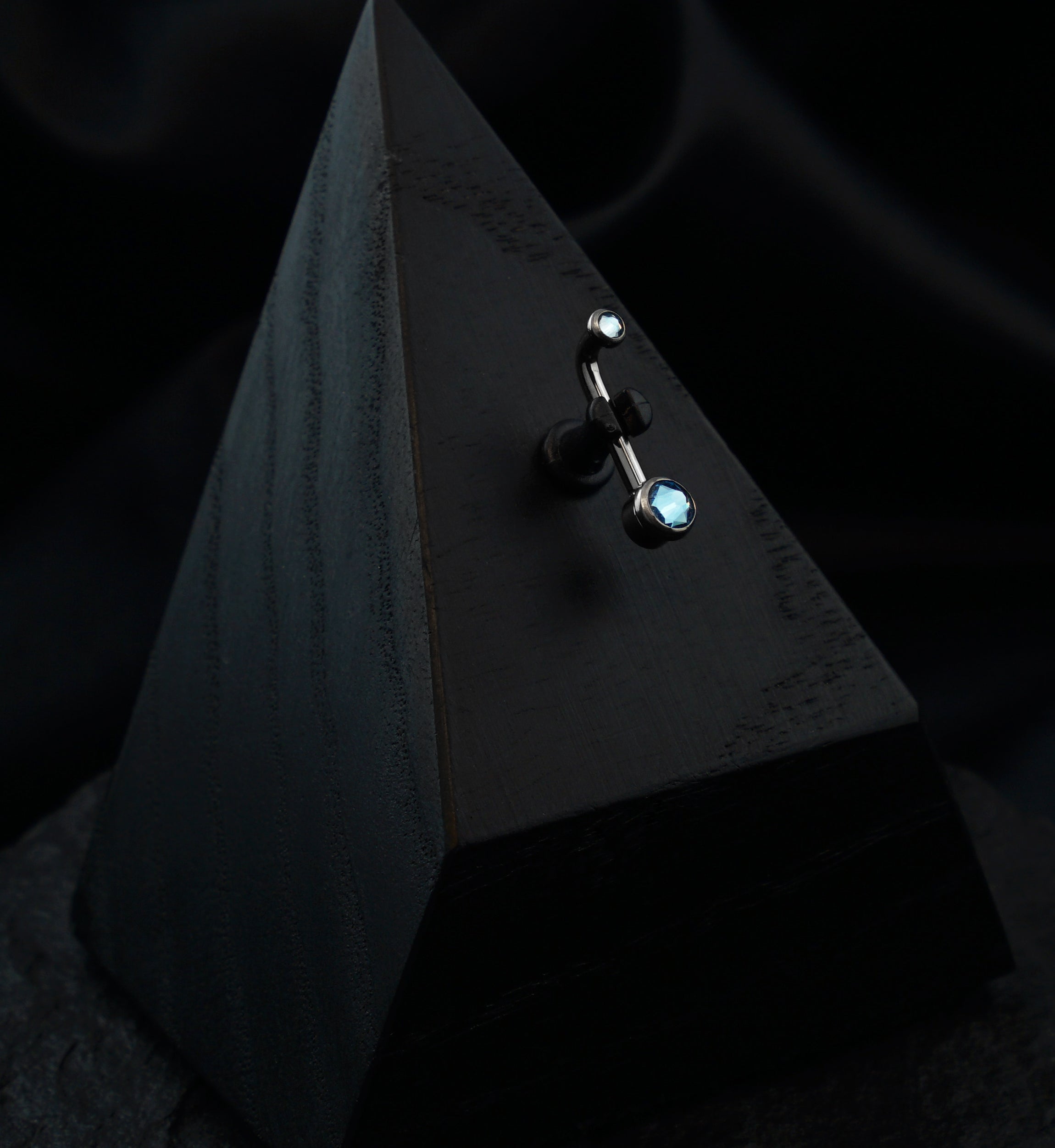 Vertical Clitoral Hood Aqua CZ Bar