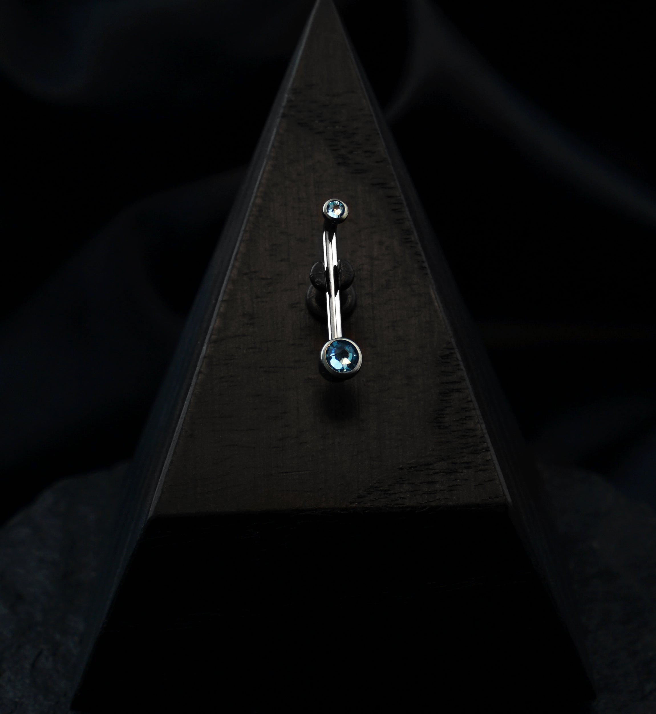 Vertical Clitoral Hood Aqua CZ Bar