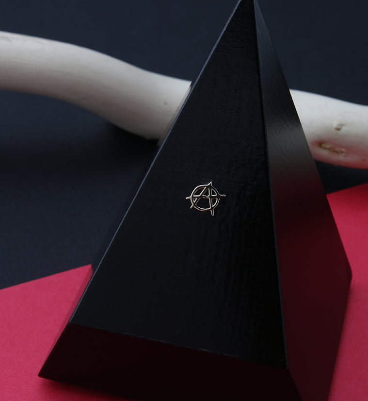 14kt Gold Anarchy Symbol Threadless Top