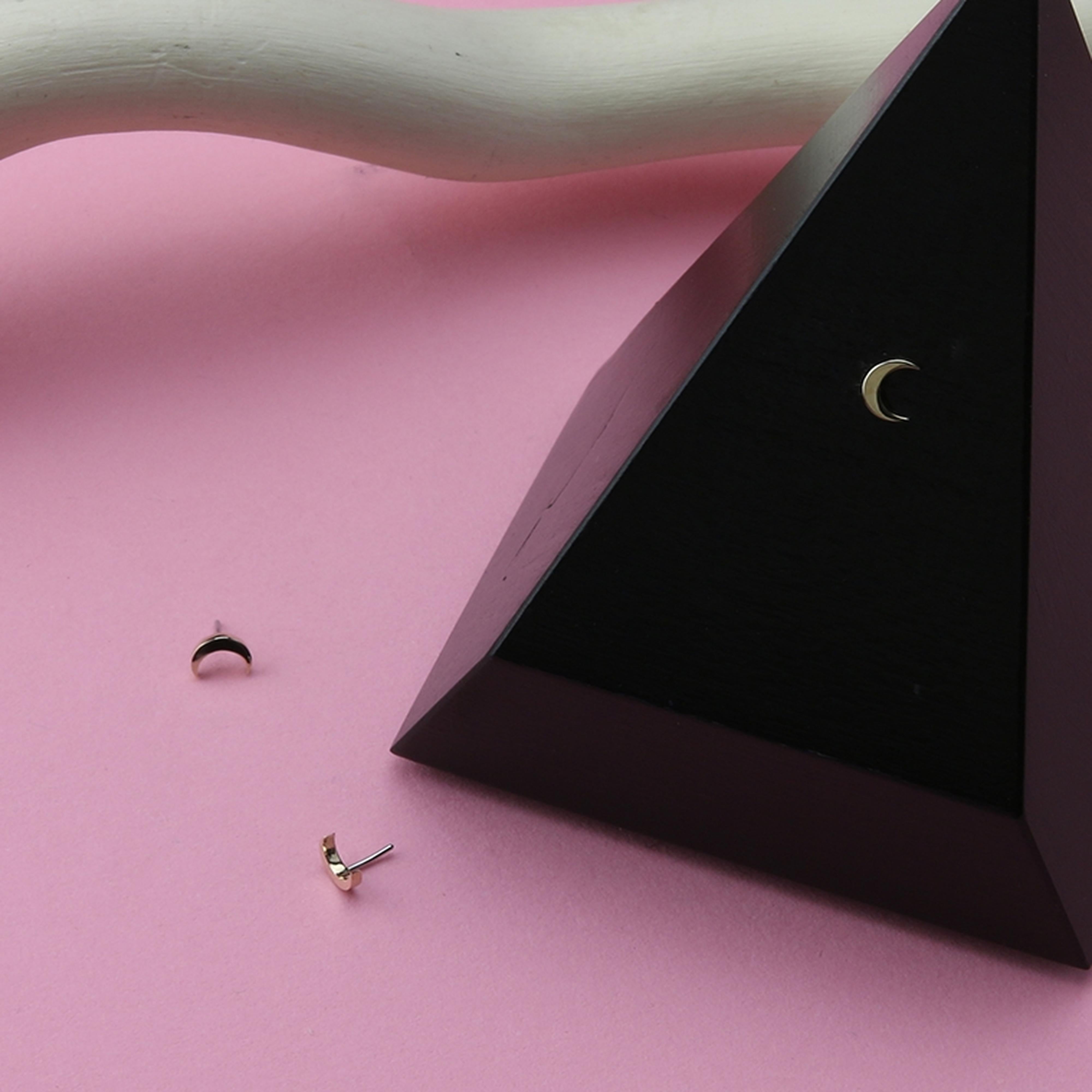 14kt Gold Waxing Crescent Moon Threadless Top