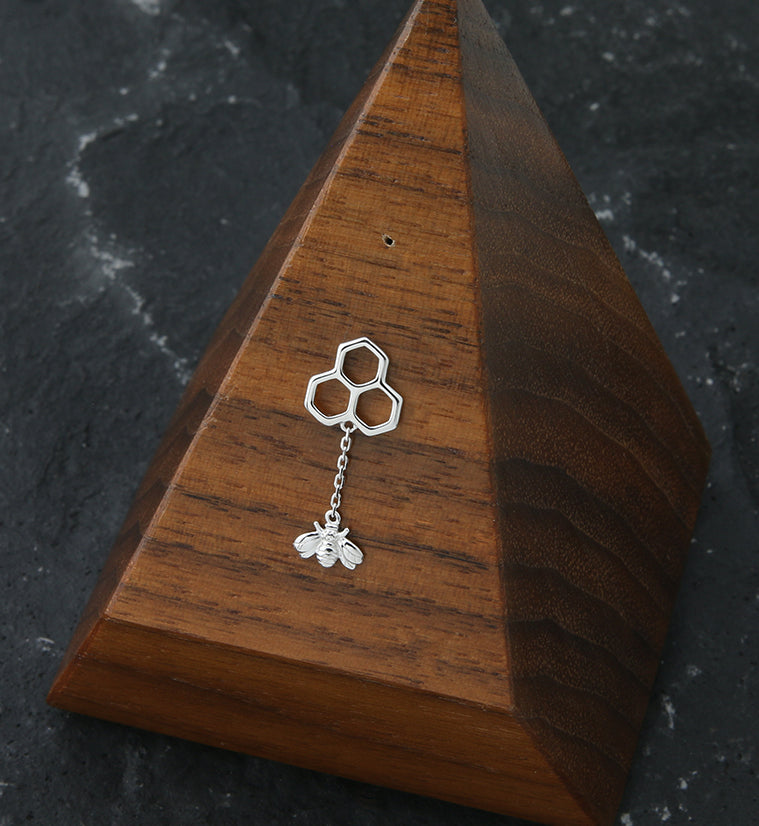 14kt White Gold Honeycomb Dangle Bee Threadless Top