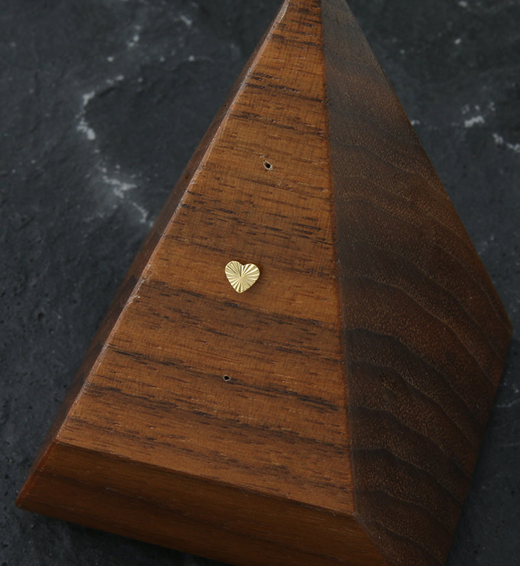 Gold PVD Retro Heart Threadless Titanium Top