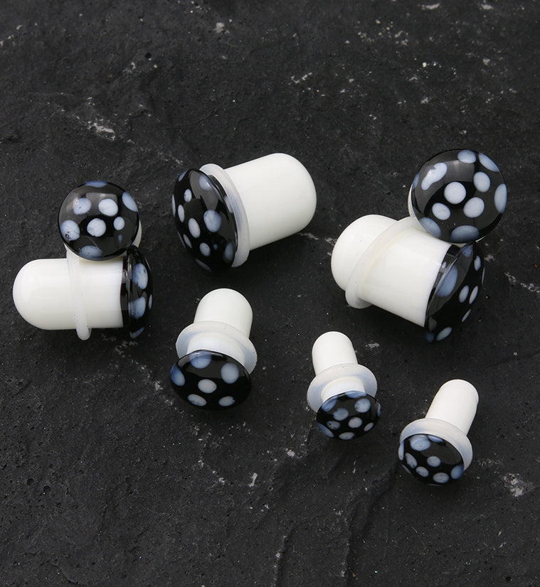 Black Spotted Mushroom Glass Single Flare Plugs