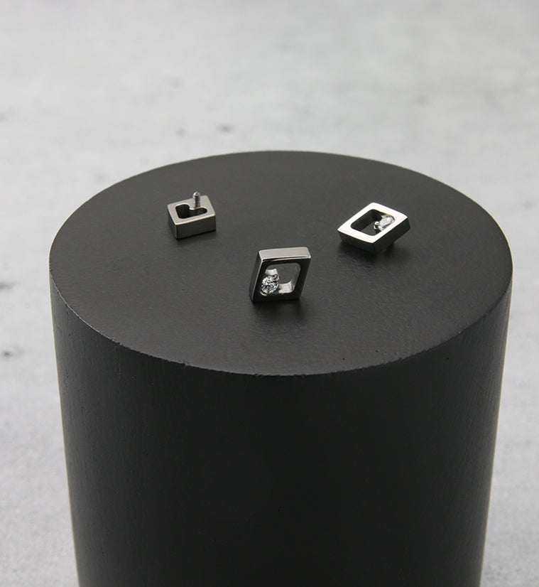 Corundum CZ Internally Threaded Titanium Top