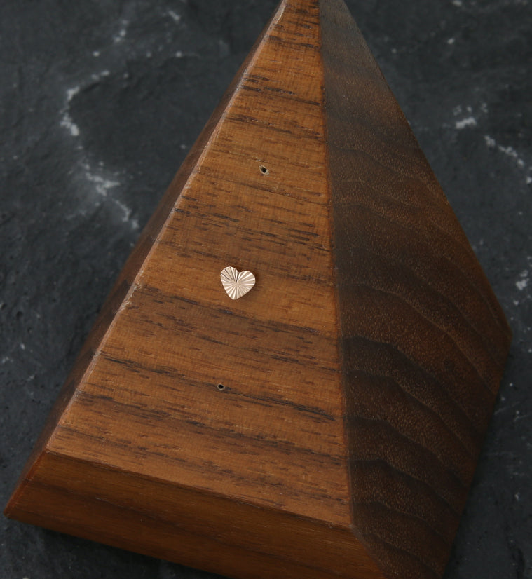 Rose Gold PVD Retro Heart Threadless Titanium Top