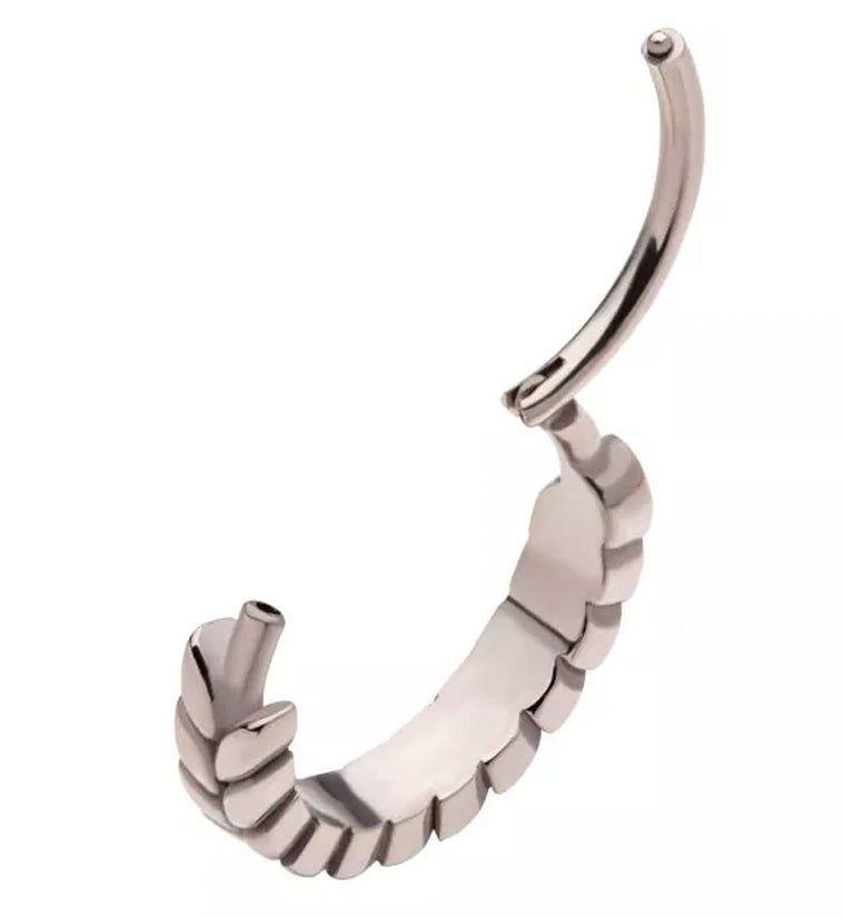 Side Facing Laurel Hinged Segment Ring