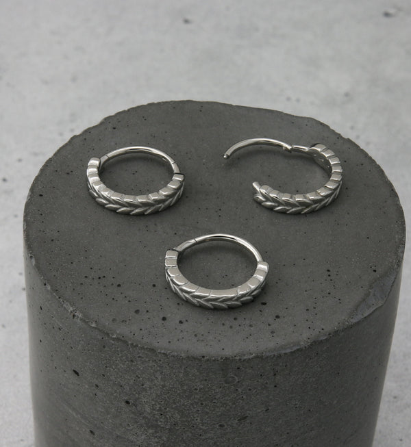 Side Facing Laurel Hinged Segment Ring